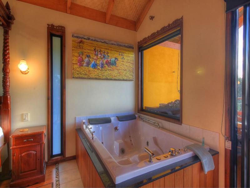 Maleny Tropical Retreat Balinese B&b image
