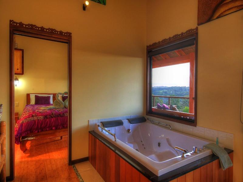Maleny Tropical Retreat Balinese B&b image