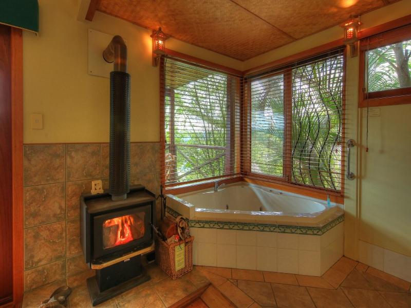 Maleny Tropical Retreat Balinese B&b image