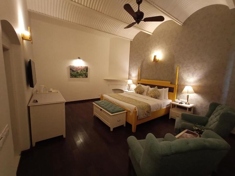 Pine Retreat image