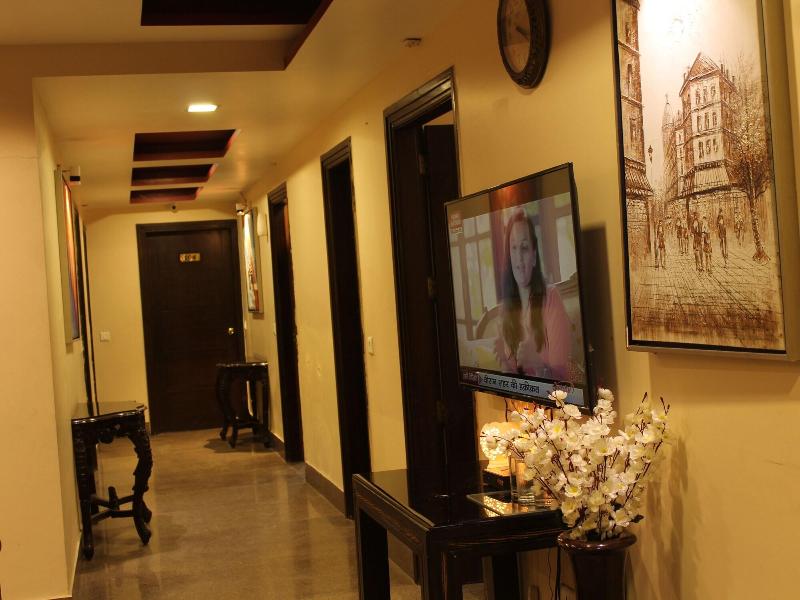 Karan Holiday Inn image