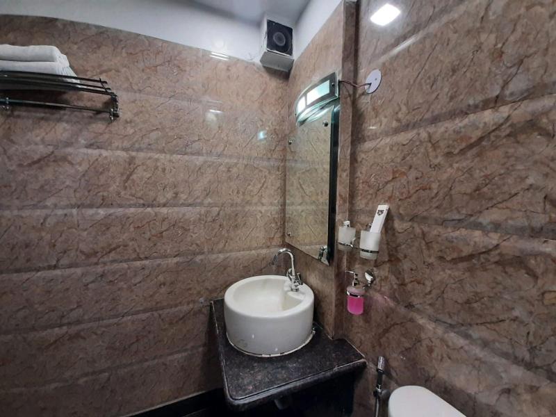 Karan Holiday Inn image