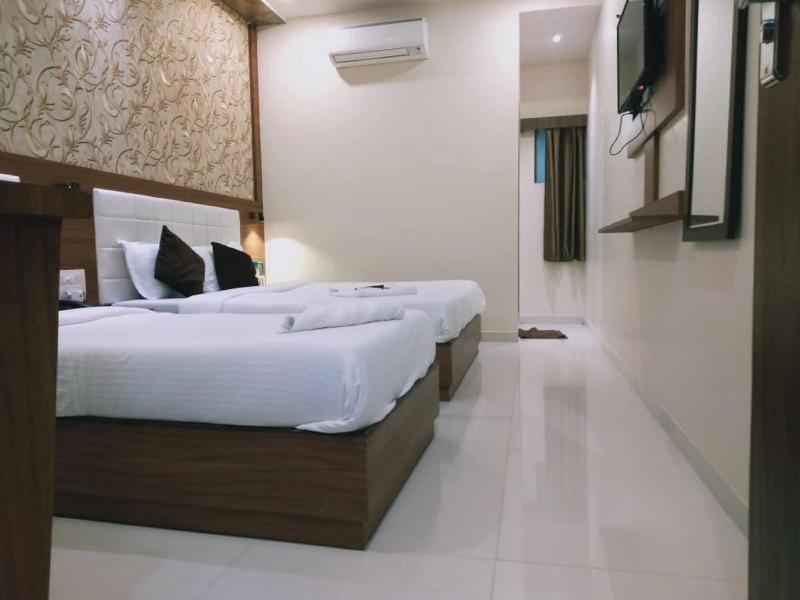 Hotel Royal Elite image