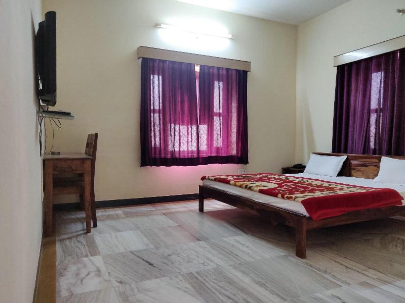 Hotel Leela Nikunj