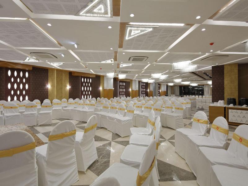 Hotel Pragati The Grand image