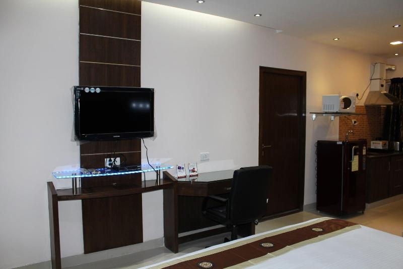 Maple Suites image