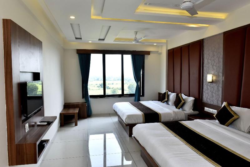 Hotel Royal Square By Sky Stays image