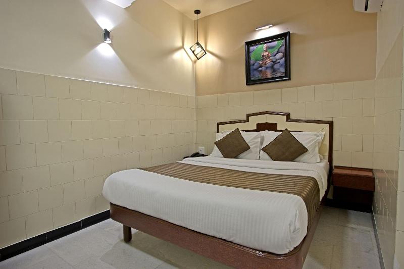 Mannars Deluxe Lodge image