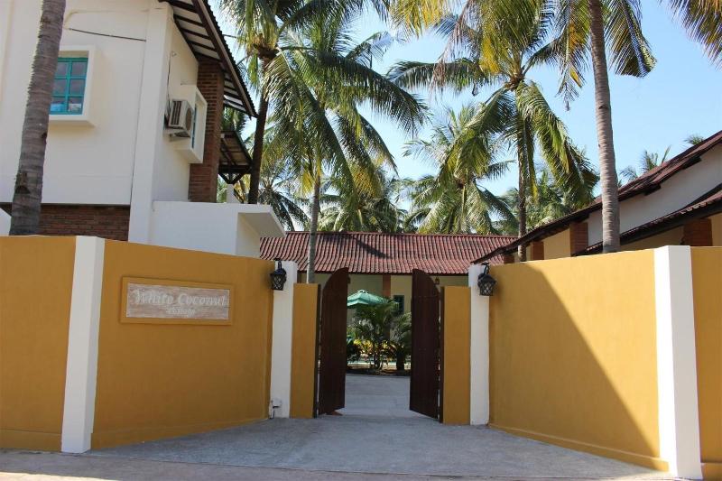 White Coconut Cottage image