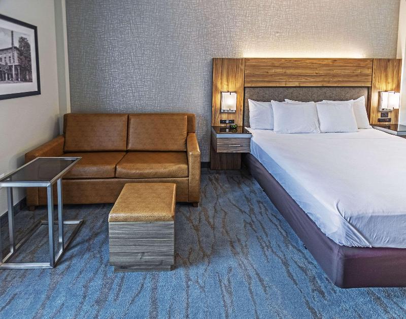 The Penn Stroud Hotel Ascend Collection image