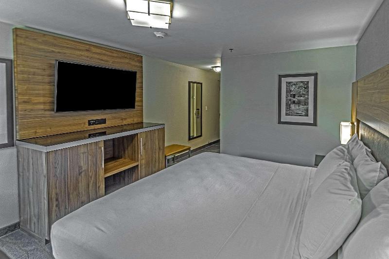 The Penn Stroud Hotel Ascend Collection image