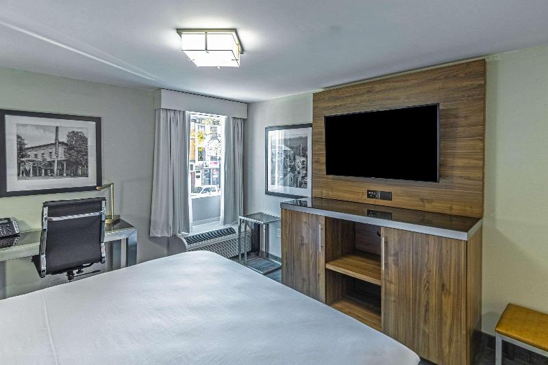 The Penn Stroud Hotel Ascend Collection image