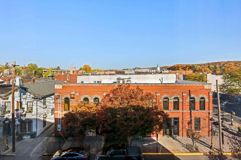 The Penn Stroud Hotel Ascend Collection image