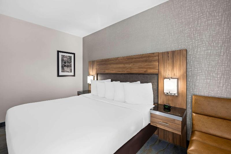 The Penn Stroud Hotel Ascend Collection image