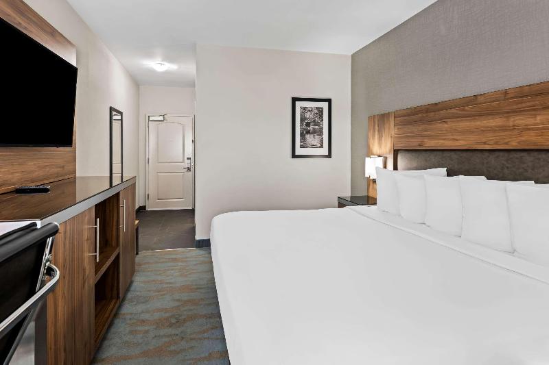 The Penn Stroud Hotel Ascend Collection image