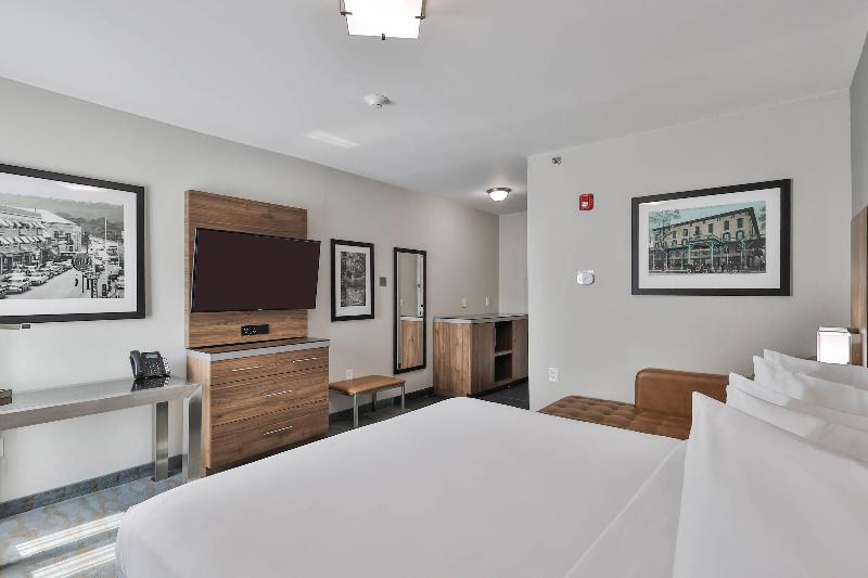 The Penn Stroud Hotel Ascend Collection image