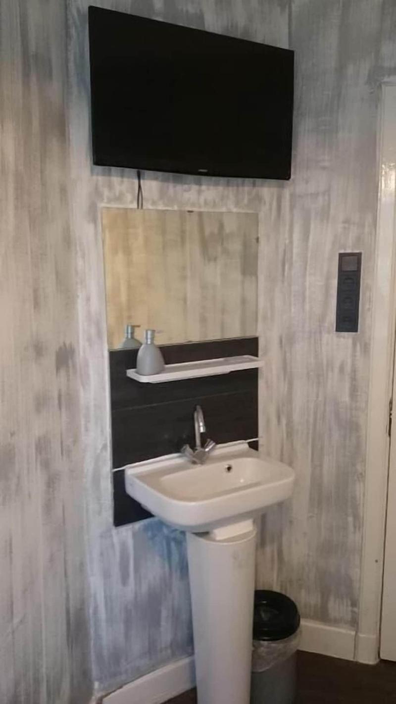 Amigo Budget Hostel image