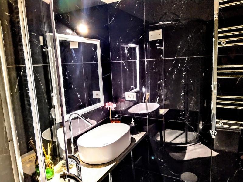 Nik King Rooms image