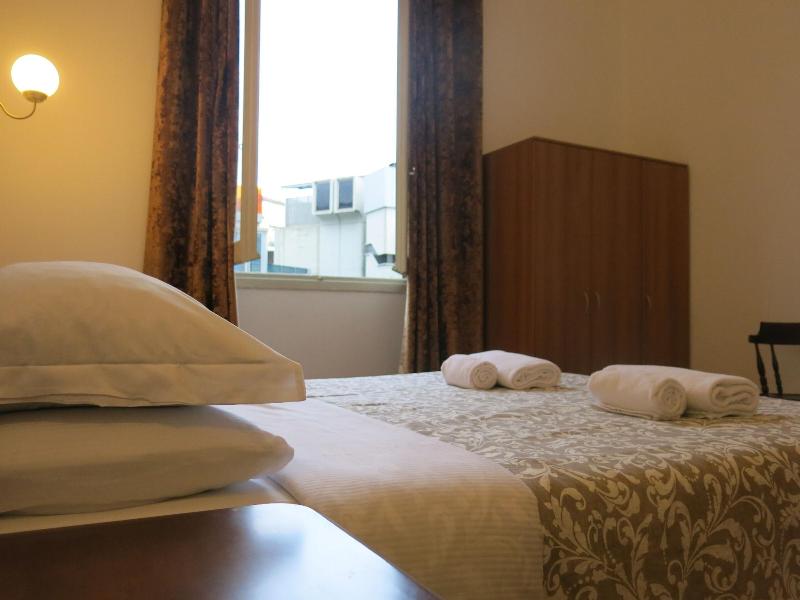 Nik King Rooms image