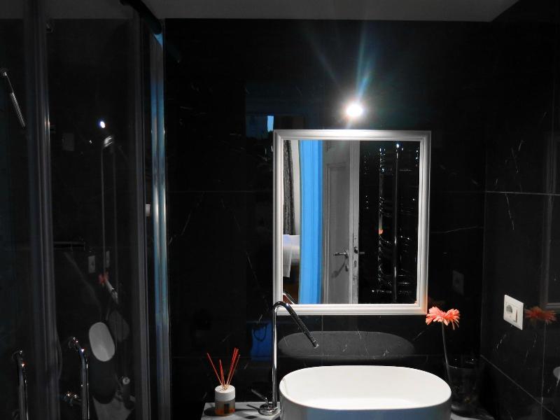 Nik King Rooms image