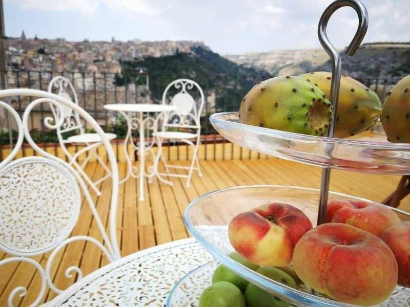 Reusuite Authentic Sicilian Hospitality image