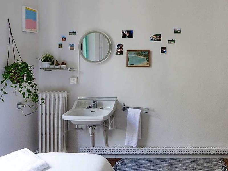 A Room In The City image
