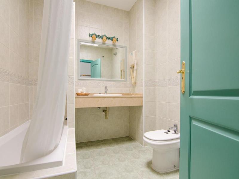 Hostal Manolo image
