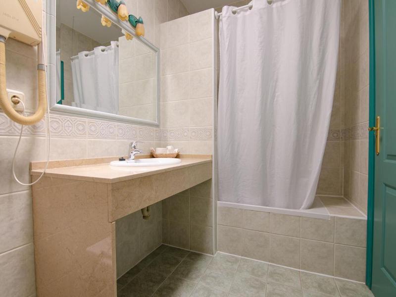 Hostal Manolo image