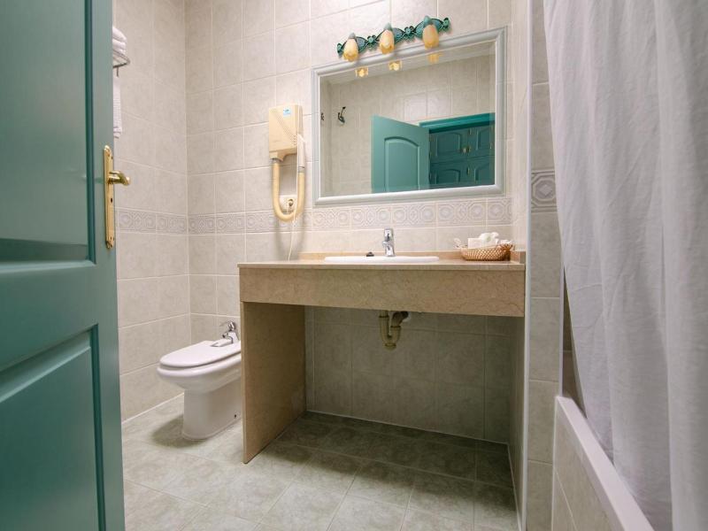 Hostal Manolo image