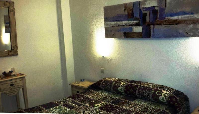 Hostal Tres Soles image