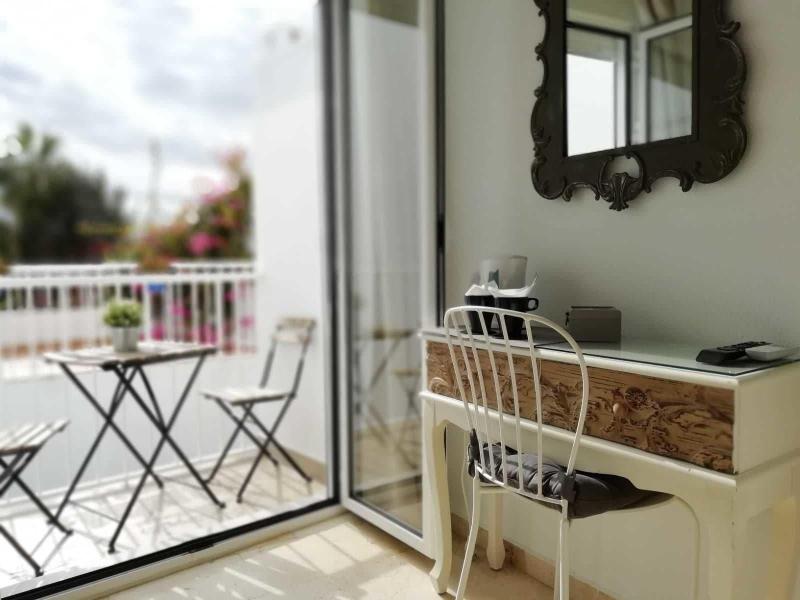 Hostal Tres Soles image