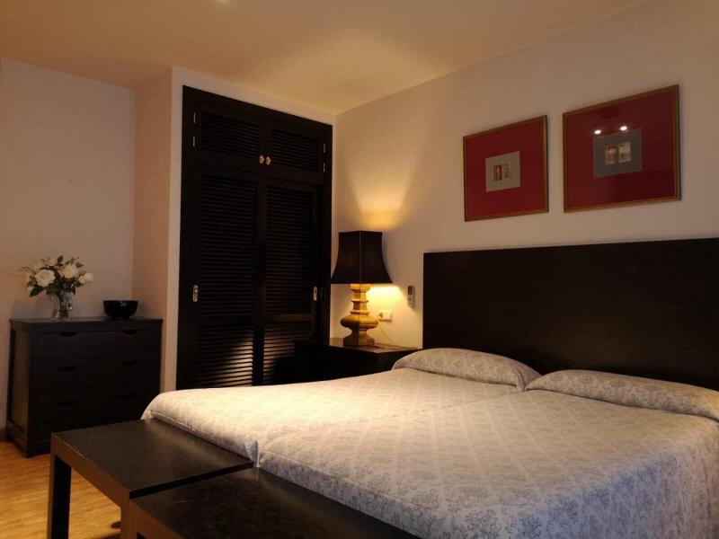 Hostal Tres Soles image
