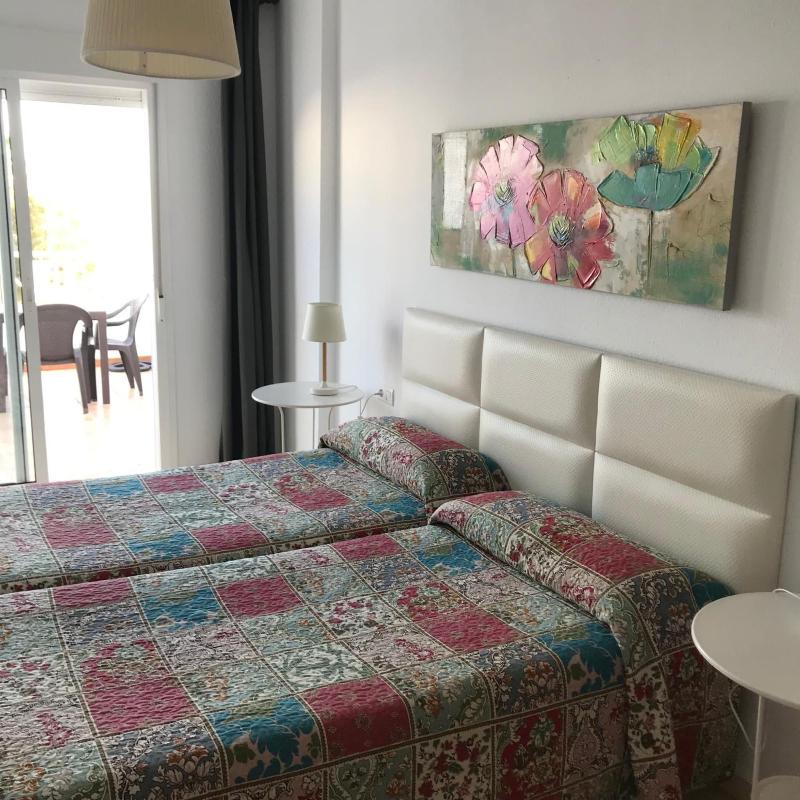 Hostal Tres Soles image