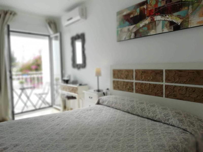 Hostal Tres Soles image