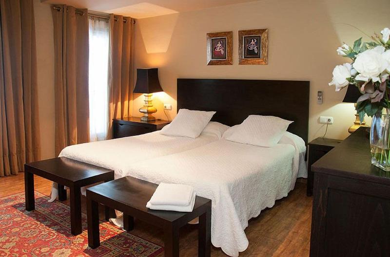 Hostal Tres Soles image
