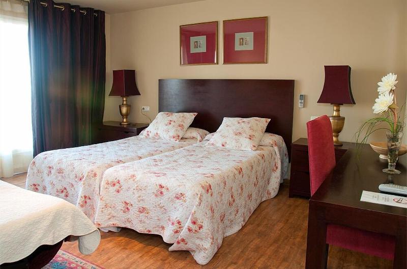 Hostal Tres Soles image