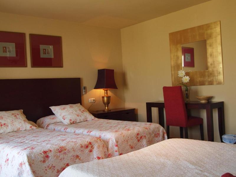 Hostal Tres Soles image