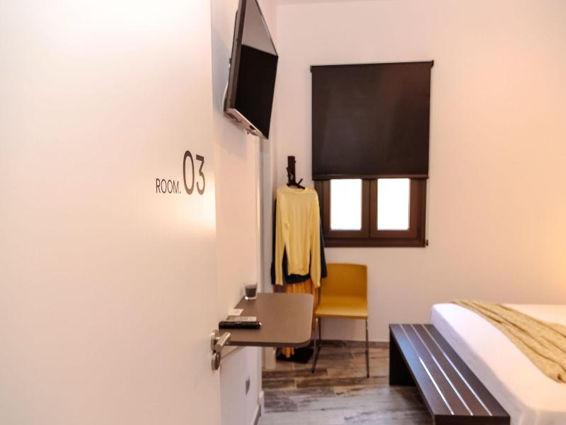 The 8 Rooms House image