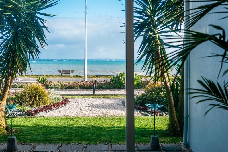 Waiheke Waterfront Lodge image