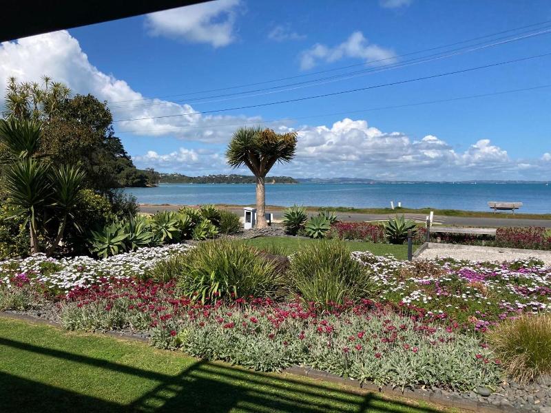 Waiheke Waterfront Lodge image