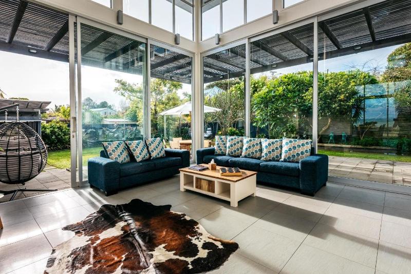 Waiheke Waterfront Lodge image