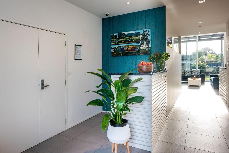 Waiheke Waterfront Lodge image