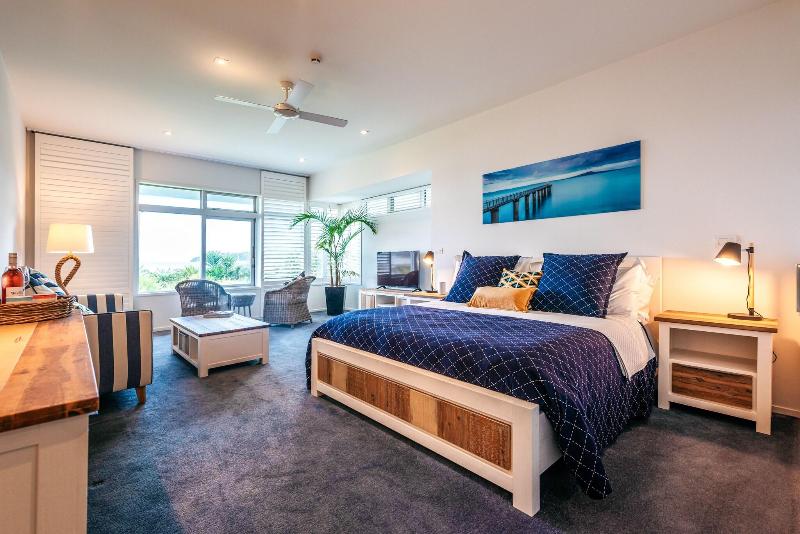 Waiheke Waterfront Lodge image