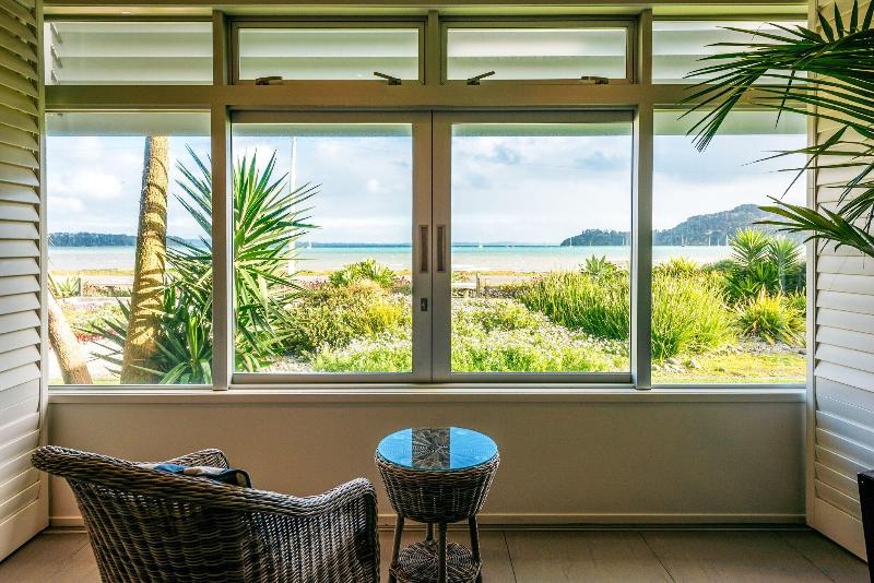 Waiheke Waterfront Lodge image
