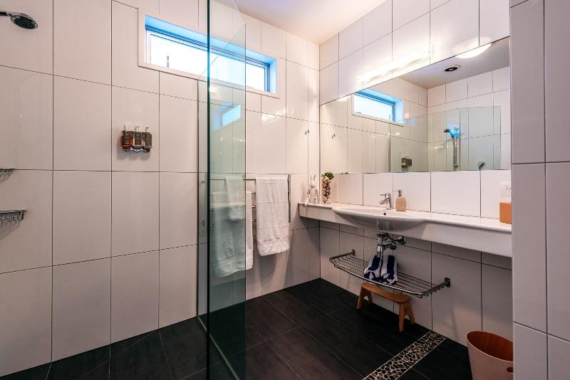 Waiheke Waterfront Lodge image