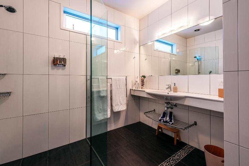 Waiheke Waterfront Lodge image