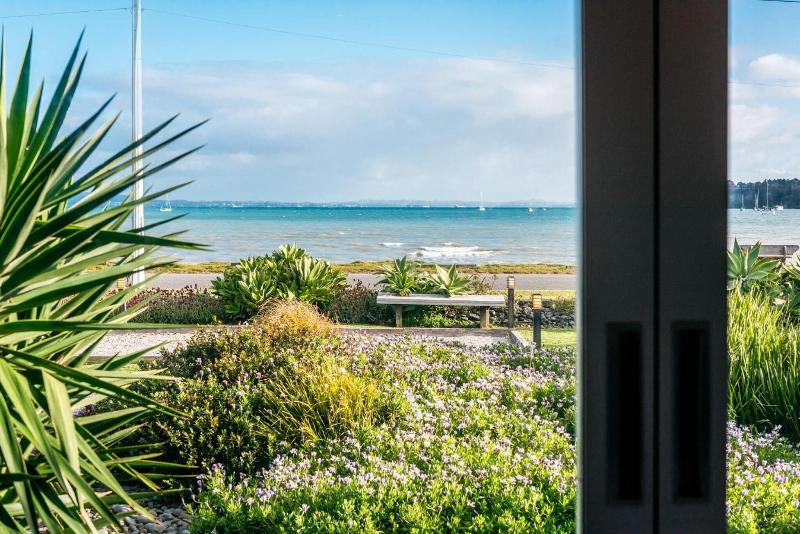 Waiheke Waterfront Lodge image