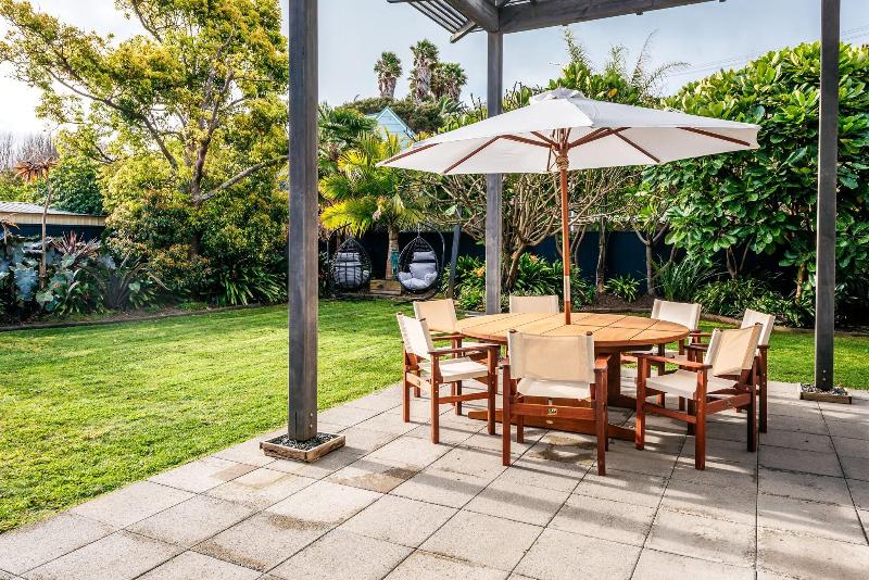 Waiheke Waterfront Lodge image