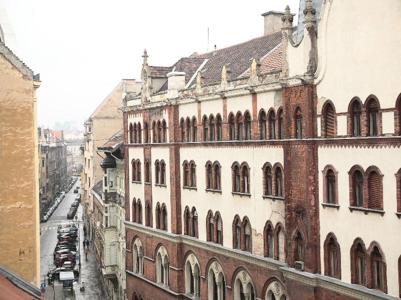 Maverick Hotel & Student Lodge image