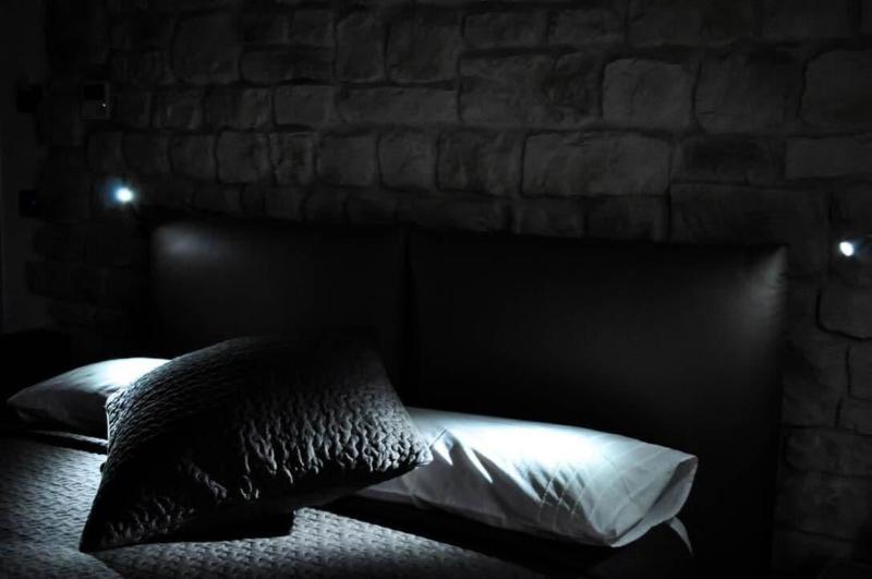 Olivia Rooms Teocrito image
